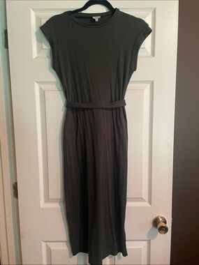 Dark green fitted midi dress